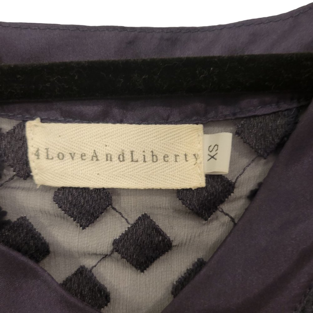 Johnny Was 4LoveAndLiberty Navy Blue Embroidered Sleeveless Top Size XS - Picture 3 of 3